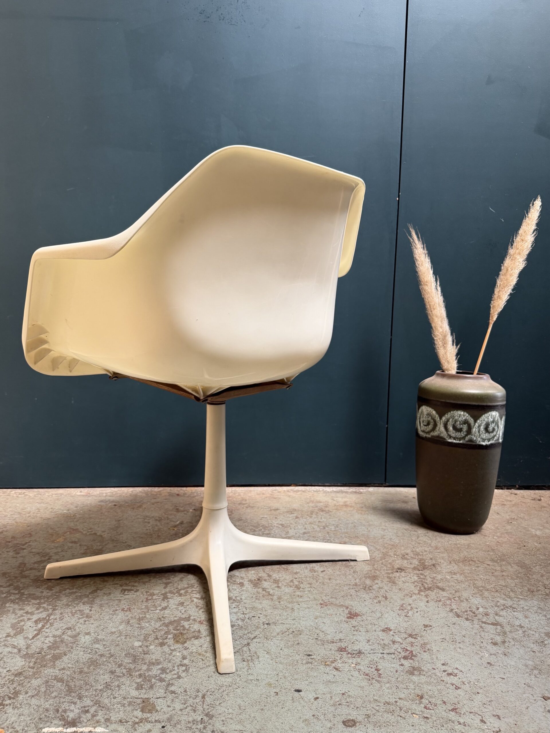 Robin Day Polyprop Swivel Desk Chair - Image 4