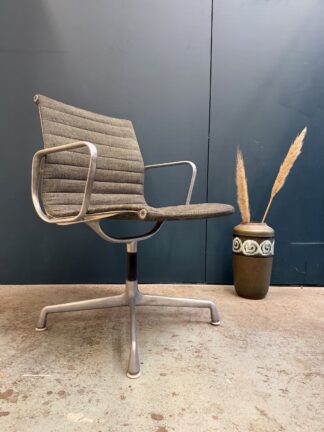 Charles Eames Aluminium Group Chair by Herman Miller
